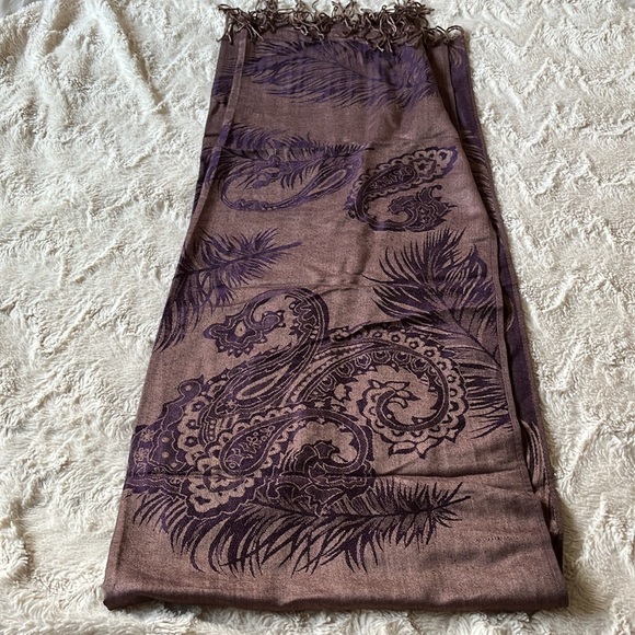 NWOT Pashmina  70% Pashmina 30% Silk Purple/Tan Tasseled Fringe  Scarf - Picture 2 of 5